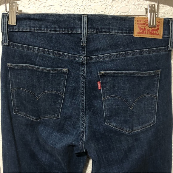 Levi’s slimming straight women’s jeans size 30W 32L. - Picture 4 of 7